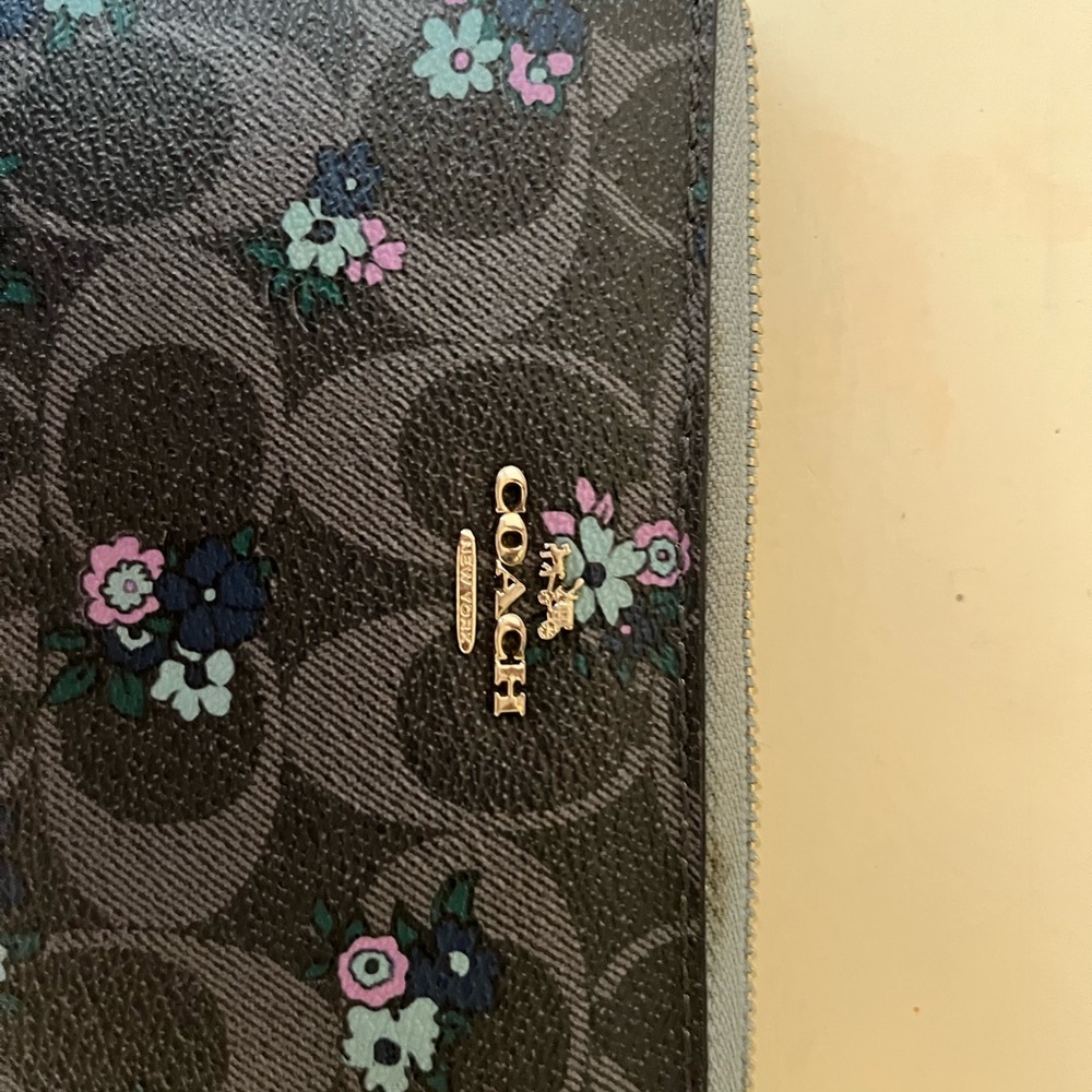 Coach wristlet wallet